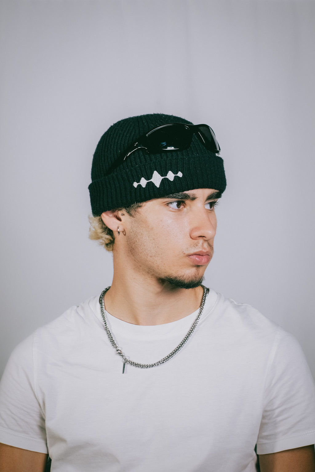 BLACK BEANIE / 00